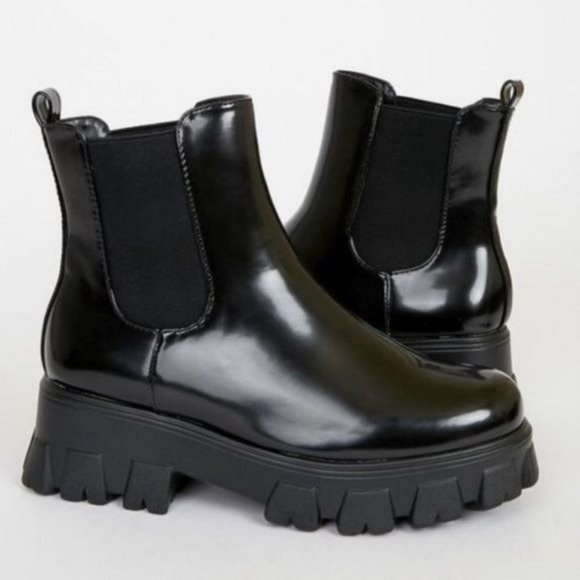 !! NEW !! Chunky Lug Sole Pull On Chelsea Boots in Black Patent - Picture 5 of 5
